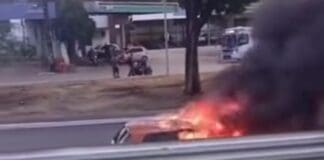 Carro pega fogo em João Pessoa e causa susto em frente ao Hospital da Mulher