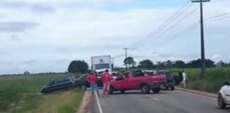 Protesto bloqueia rodovia PB-041 no Vale do Mamanguape por causa de buracos na pista