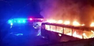 Incêndio destrói ônibus em garagem da empresa São Jorge em João Pessoa