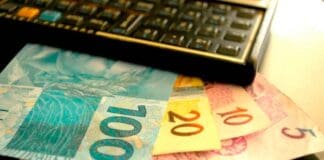 Juros do cartão de crédito rotativo disparam e atingem 451,5% ao ano em agosto, alerta Banco Central