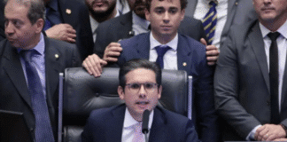 Hugo Motta garante votação histórica: isenção do IR até R$ 5 mil vai a plenário mesmo sem acordo sobre anistia