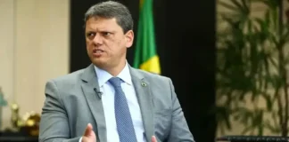 Tarcísio de Freitas descarta ligação do PCC com adulteração de bebidas em SP; PF diverge