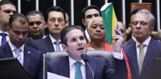 Servidores ocupam Patos em protesto contra PEC 32 e denunciam fim da estabilidade no serviço público