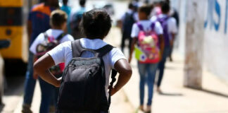 Azevêdo sanciona lei que limita peso das mochilas escolares na Paraíba
