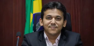Padre repreende saída de prefeito durante missa em Santa Rita