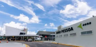 Avião da Latam não consegue pousar por causa das chuvas em João Pessoa e segue para Recife